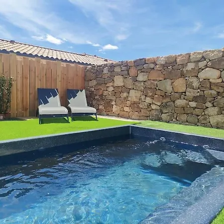 Hébergement de vacances Petit Cocon Ardechois Climatisation Piscine Privee Joyeuse