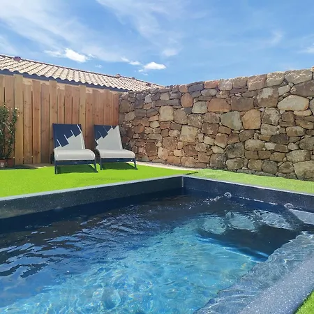 Hébergement de vacances Petit Cocon Ardechois Climatisation Piscine Privee Joyeuse